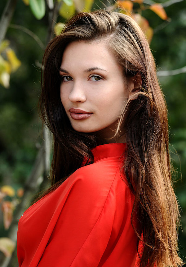 Виктория, 18