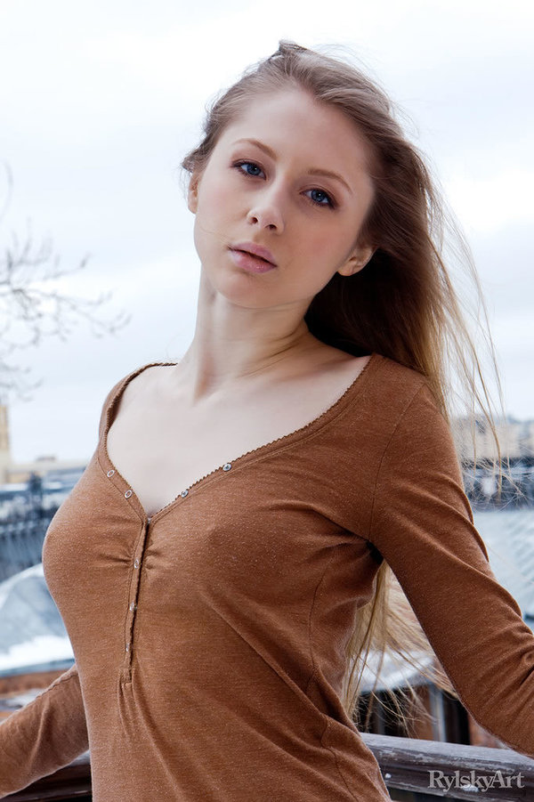 Зоя, 21